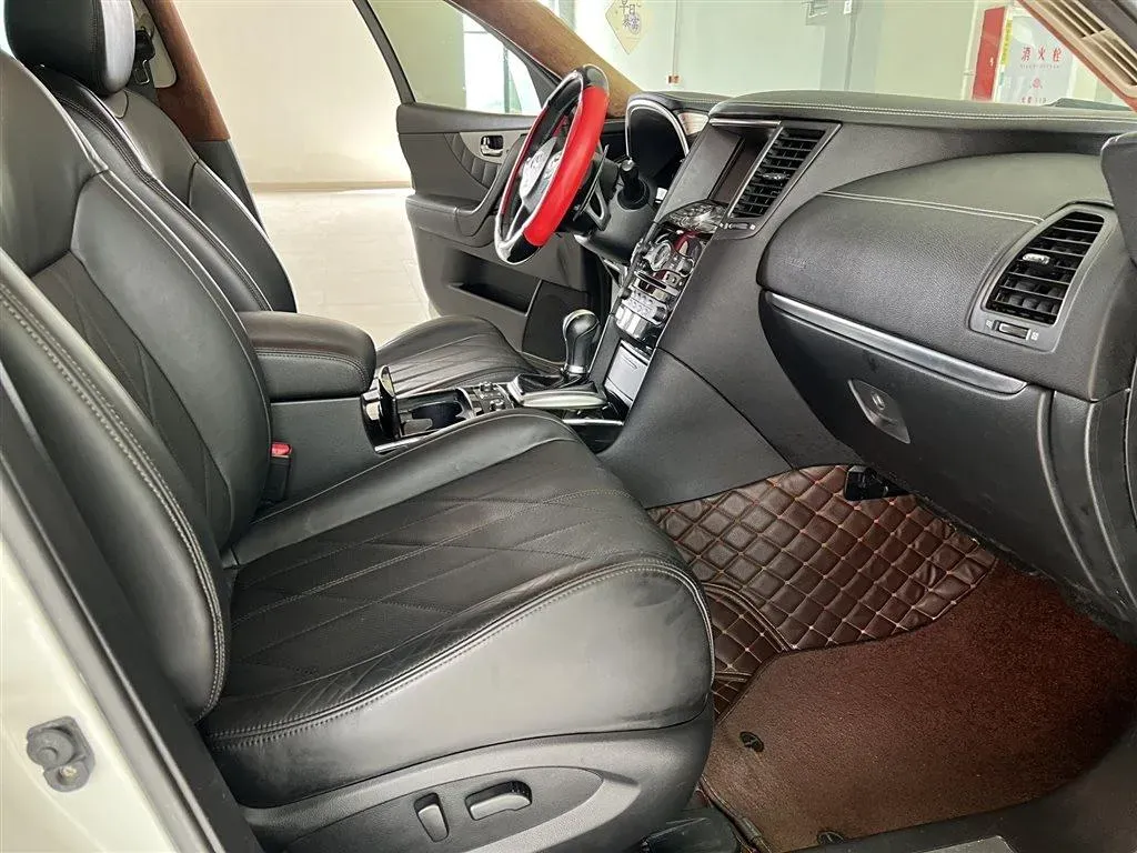 2015 Infiniti QX70 3.7L 351HP V6 7AT,autocango,china used car exporter,china ev exporter,chinese used car exporter,chinese used ev exporter