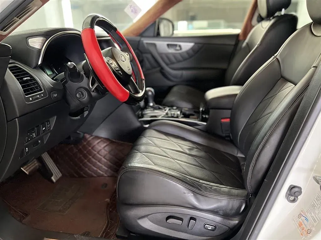 2015 Infiniti QX70 3.7L 351HP V6 7AT,autocango,china used car exporter,china ev exporter,chinese used car exporter,chinese used ev exporter