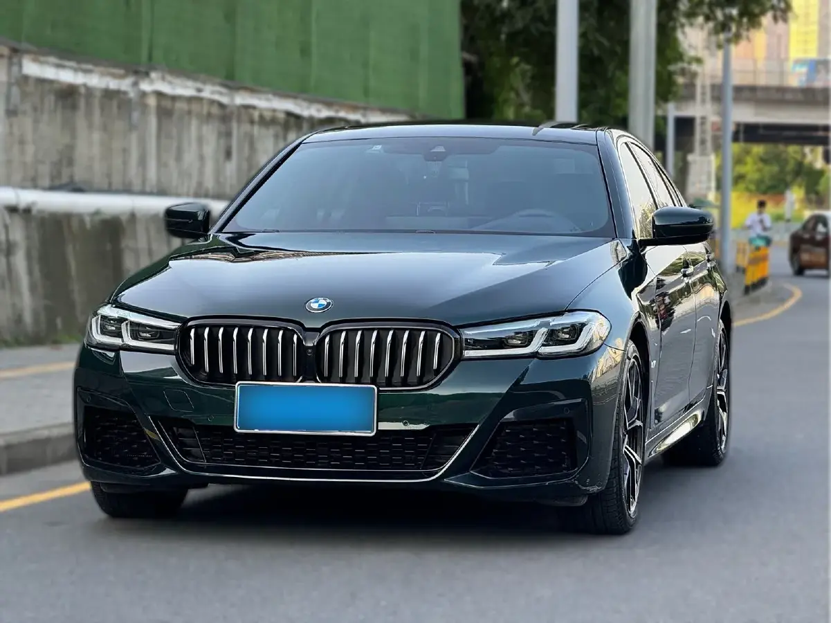 2022 BMW 5 Series 3.0T 340HP L6 8AT