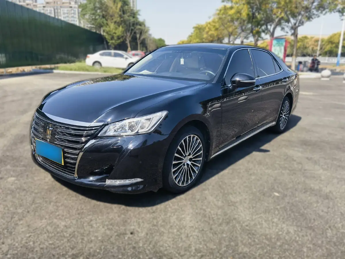 2018 Toyota Crown 2.0T 235HP L4 8AT