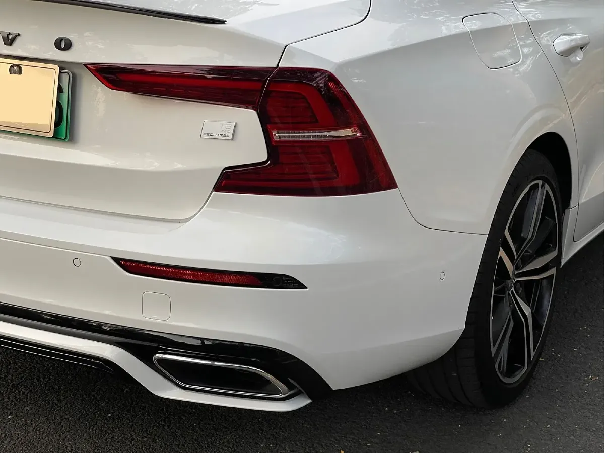 2022 Volvo S60 PHEV 2.0T 303HP L4 8AT PHEV 11.6KWH,autocango,china used car exporter,china ev exporter,chinese used car exporter,chinese used ev exporter