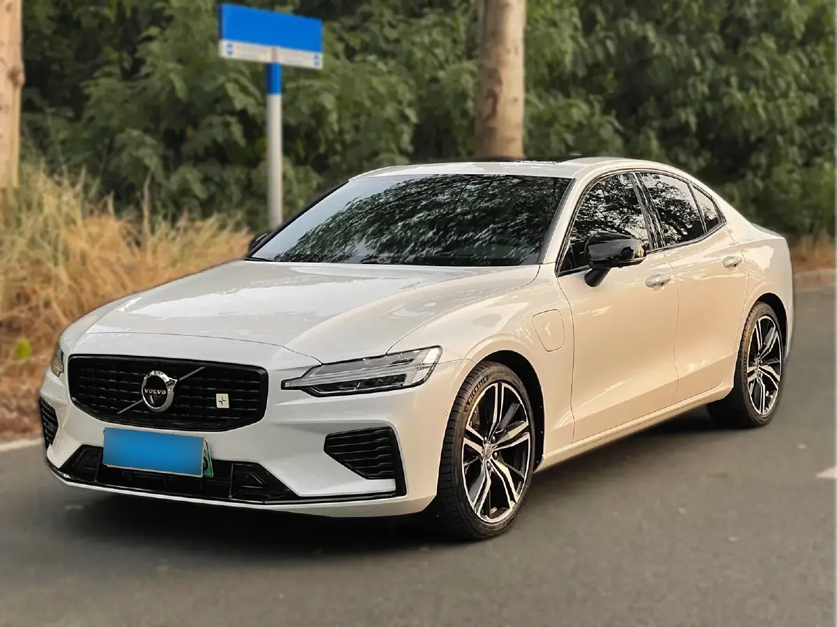2022 Volvo S60 PHEV 2.0T 303HP L4 8AT PHEV 11.6KWH