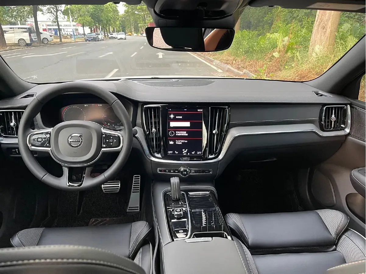 2022 Volvo S60 PHEV 2.0T 303HP L4 8AT PHEV 11.6KWH,autocango,china used car exporter,china ev exporter,chinese used car exporter,chinese used ev exporter