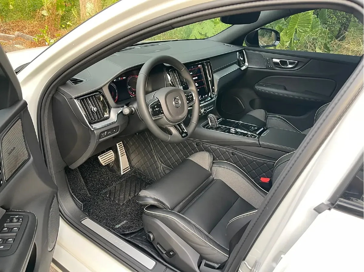 2022 Volvo S60 PHEV 2.0T 303HP L4 8AT PHEV 11.6KWH,autocango,china used car exporter,china ev exporter,chinese used car exporter,chinese used ev exporter