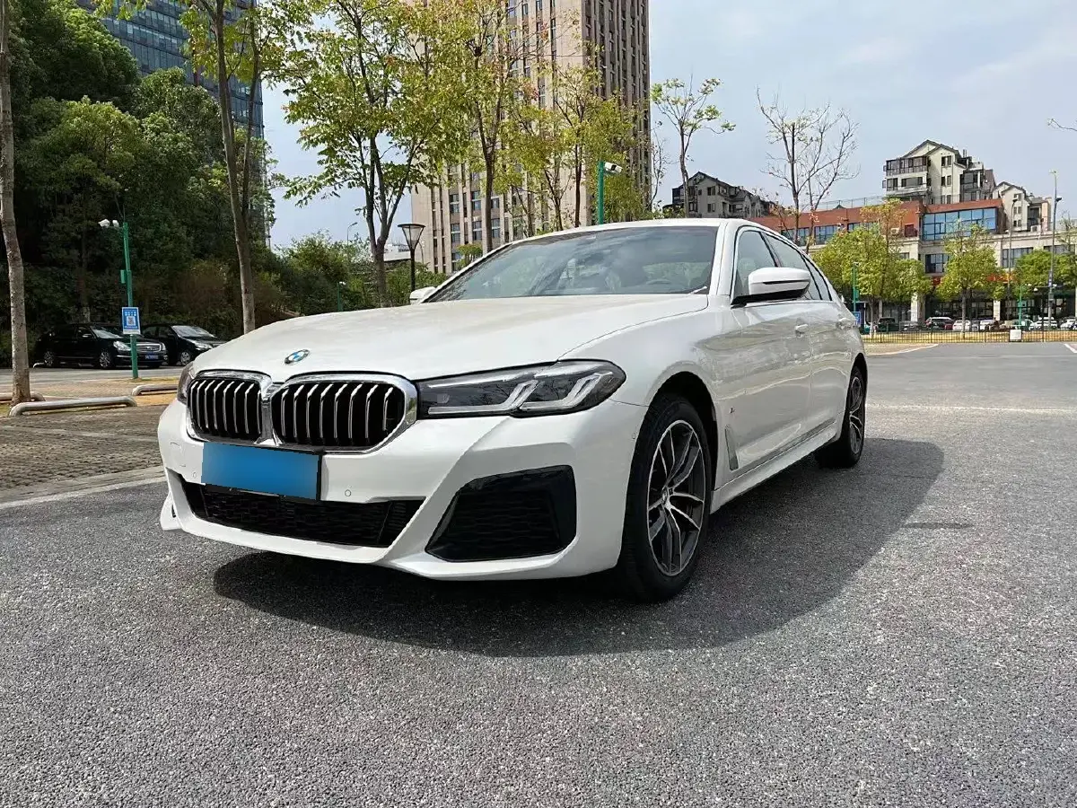 2022 BMW 5 Series 2.0T 184HP L4 8AT