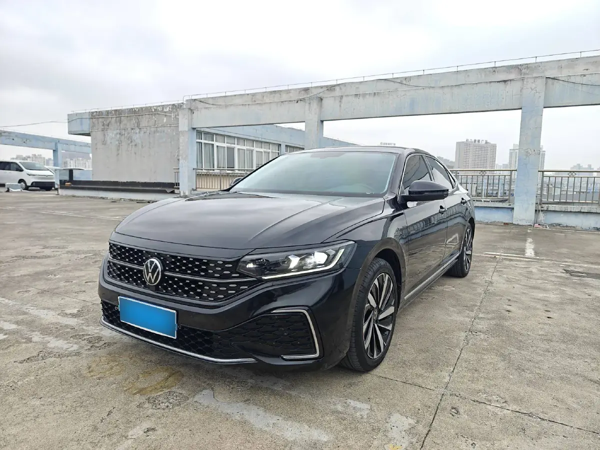 2022 Volkswagen Passat 2.0T 186HP L4 7DCT