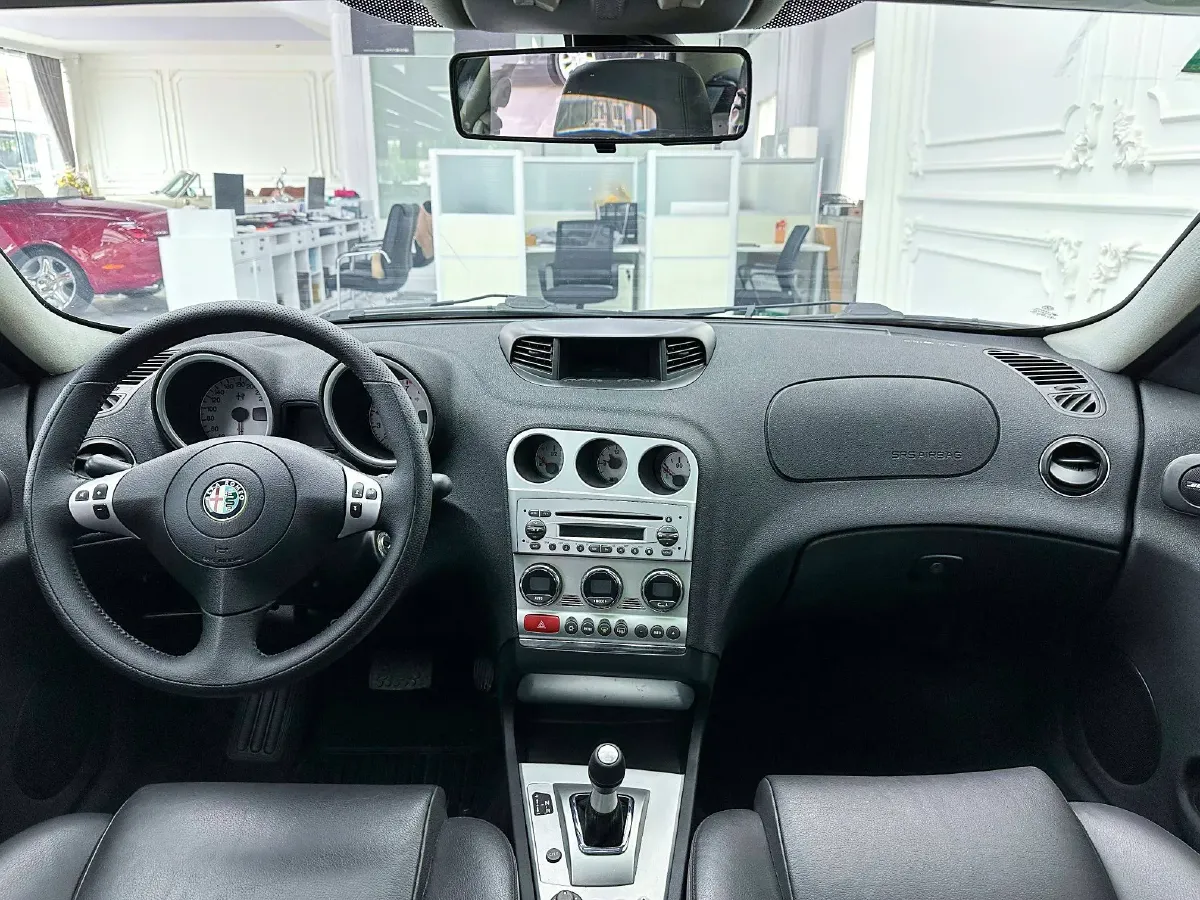 2004 Alfa Romeo 156 2.0L 165HP L4 5AT,autocango,china used car exporter,china ev exporter,chinese used car exporter,chinese used ev exporter