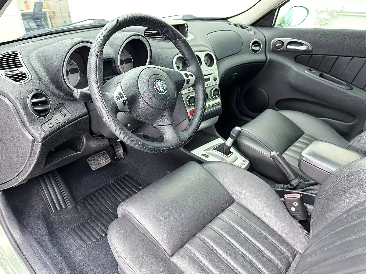 2004 Alfa Romeo 156 2.0L 165HP L4 5AT,autocango,china used car exporter,china ev exporter,chinese used car exporter,chinese used ev exporter