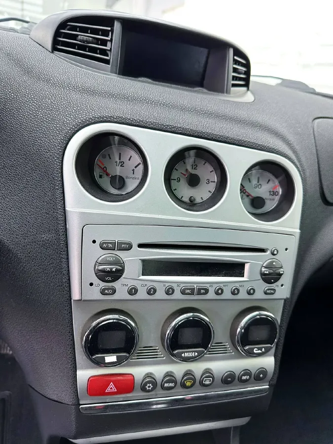 2004 Alfa Romeo 156 2.0L 165HP L4 5AT,autocango,china used car exporter,china ev exporter,chinese used car exporter,chinese used ev exporter