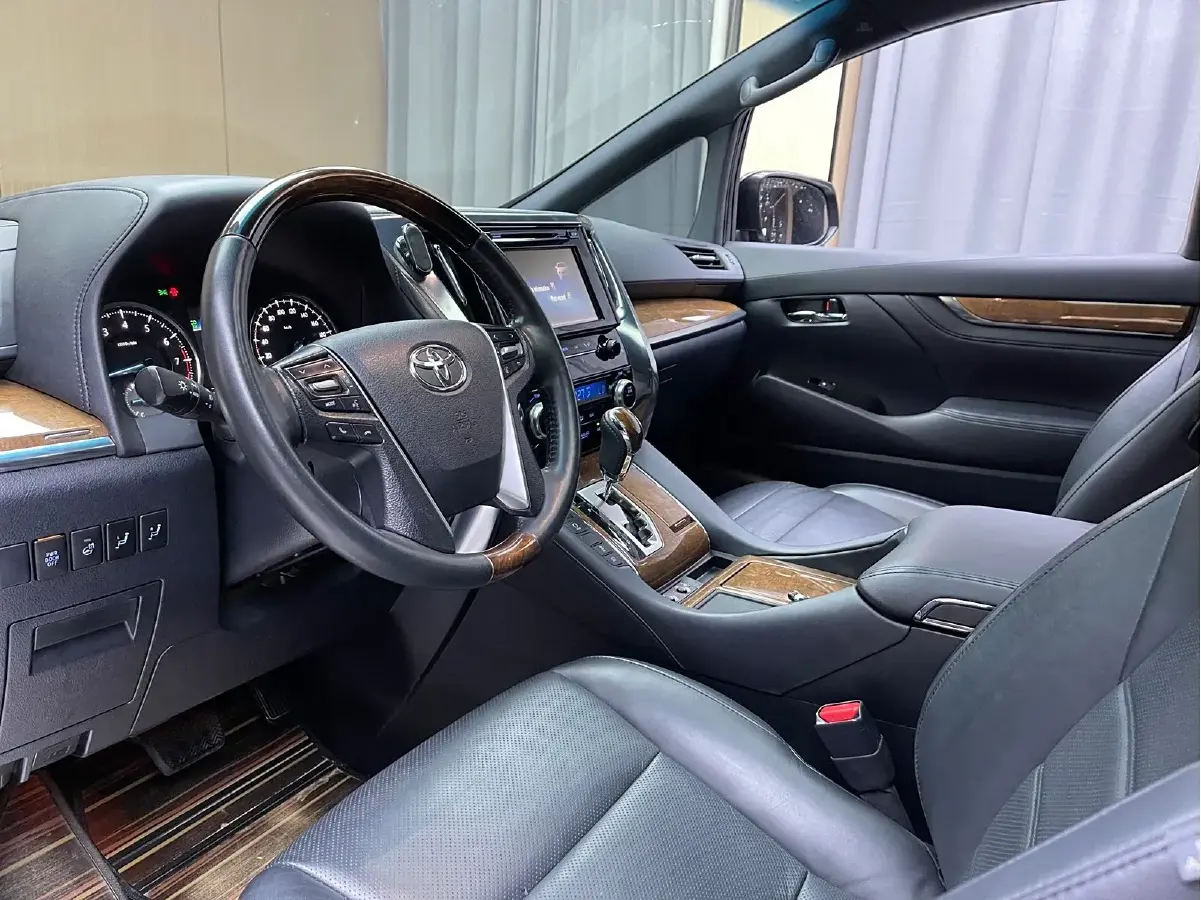 2015 Toyota Alphard 3.5L 275HP V6 6AT
