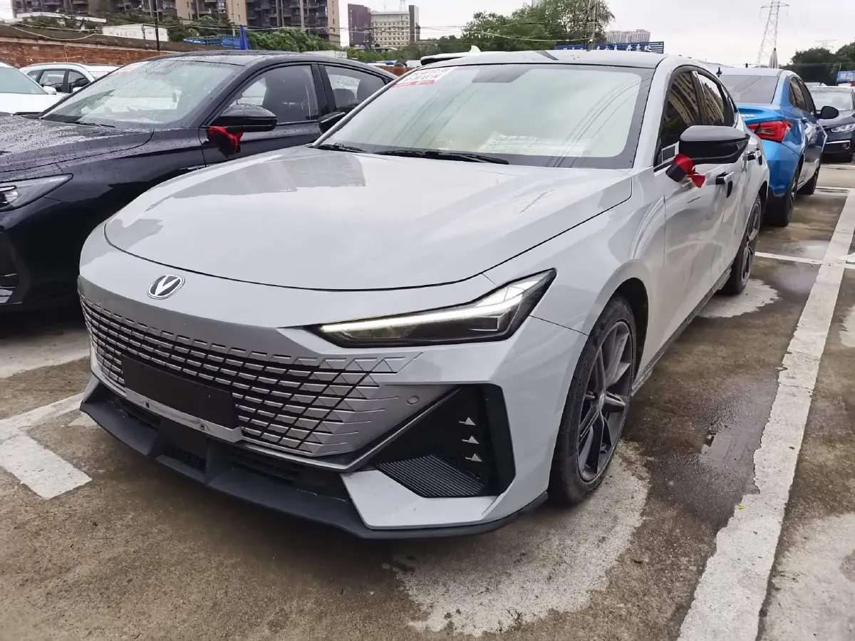 2022 ChangAn UNI-V 1.5T 188HP L4 7DCT