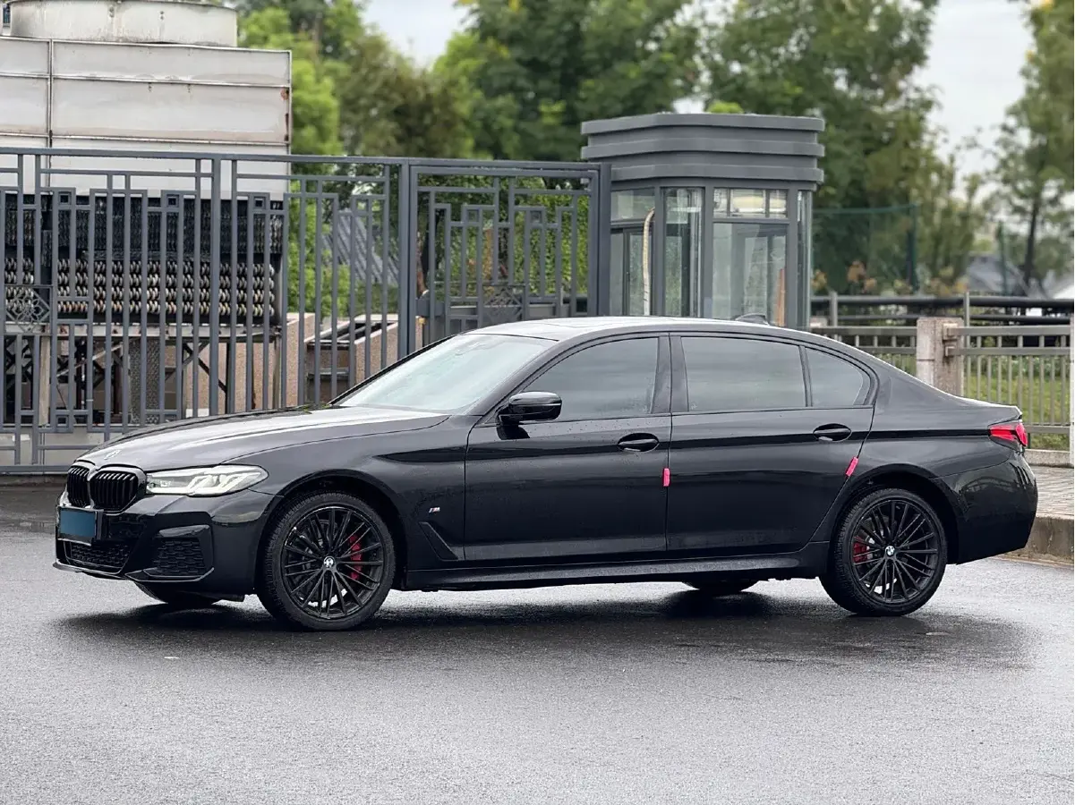 2023 BMW 5 Series 2.0T 245HP L4 8AT