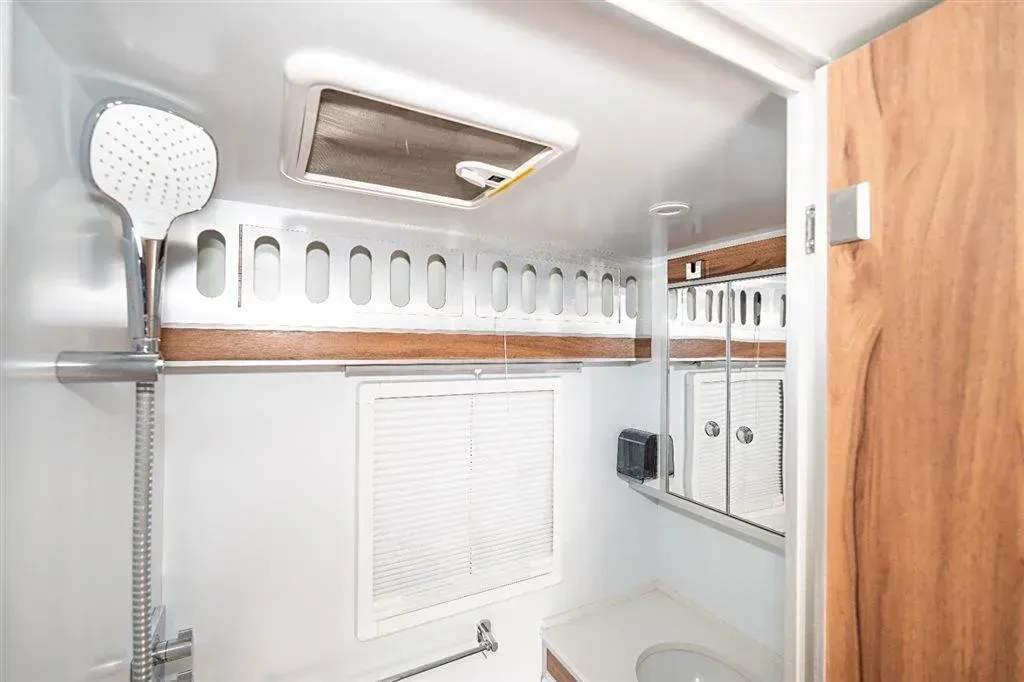 2021 MAXUS V80 RV 2.0T 139HP L4 6AMT,autocango,china used car exporter,china ev exporter,chinese used car exporter,chinese used ev exporter