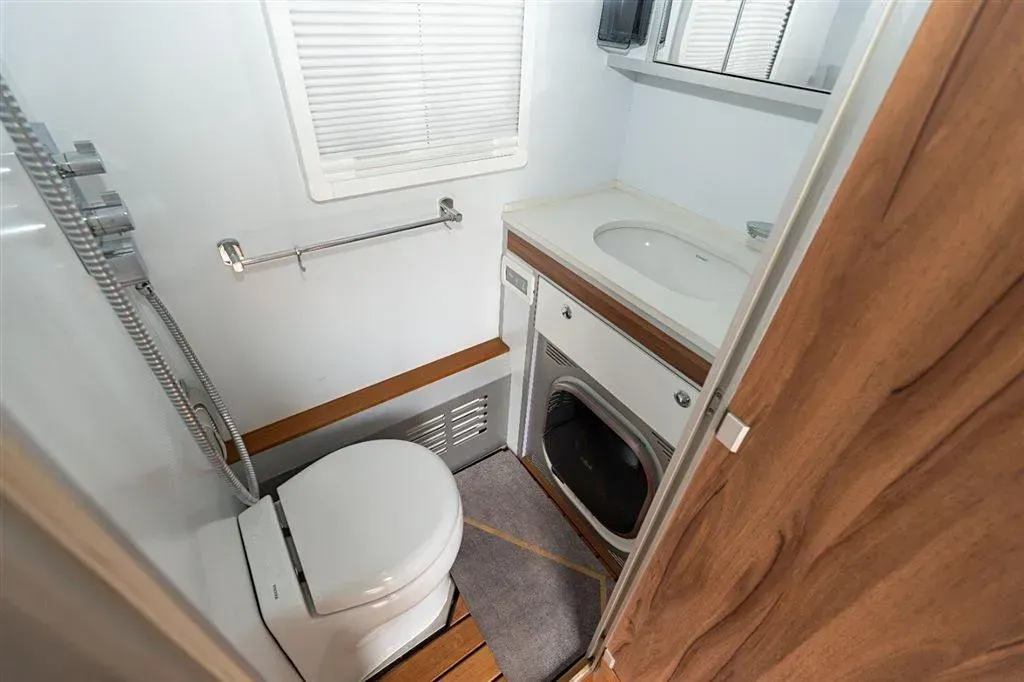 2021 MAXUS V80 RV 2.0T 139HP L4 6AMT,autocango,china used car exporter,china ev exporter,chinese used car exporter,chinese used ev exporter