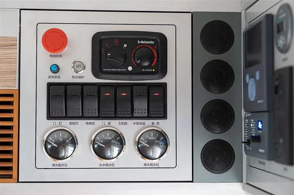 2021 MAXUS V80 RV 2.0T 139HP L4 6AMT,autocango,china used car exporter,china ev exporter,chinese used car exporter,chinese used ev exporter