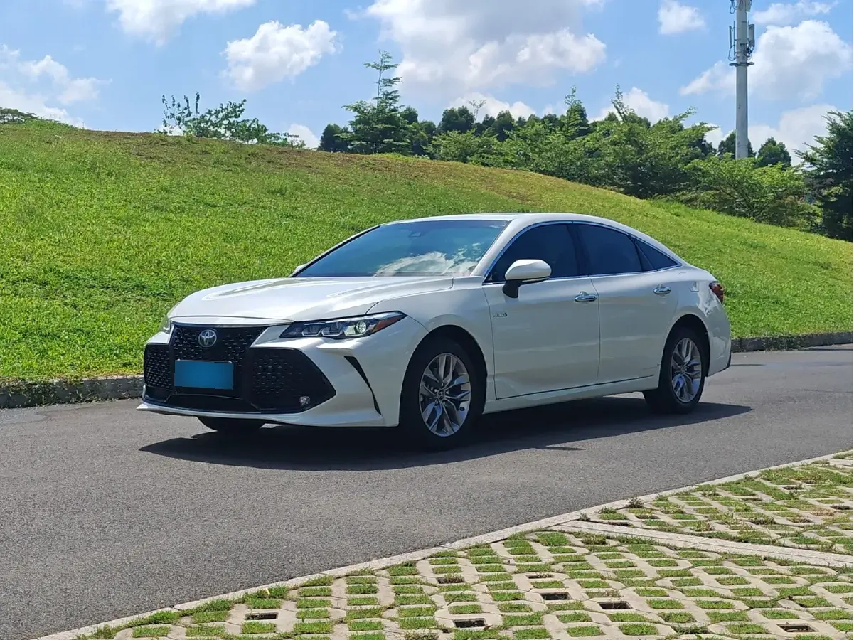 2019 Toyota Avalon 2.5L 178HP L4 E-CVT Hybrid
