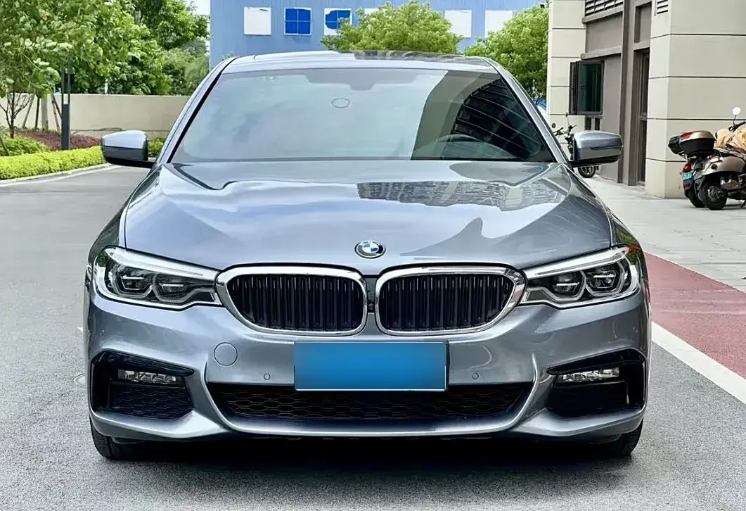 2018 BMW 5 Series 2.0T 184HP L4 8AT
