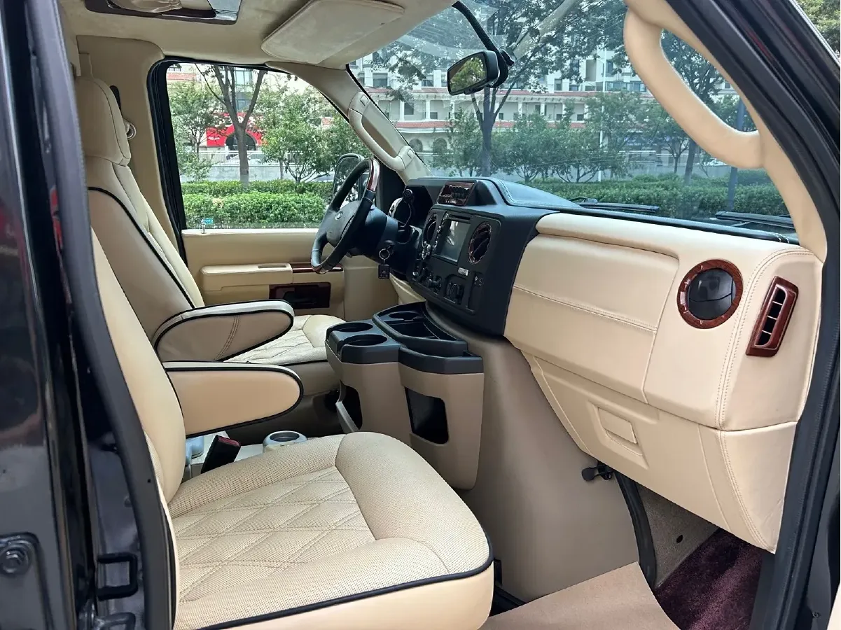 2011 Ford E350 5.4L 258HP V8 5AT,autocango,china used car exporter,china ev exporter,chinese used car exporter,chinese used ev exporter