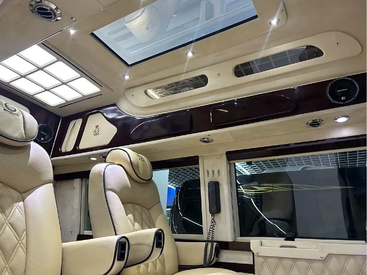 2011 Ford E350 5.4L 258HP V8 5AT,autocango,china used car exporter,china ev exporter,chinese used car exporter,chinese used ev exporter