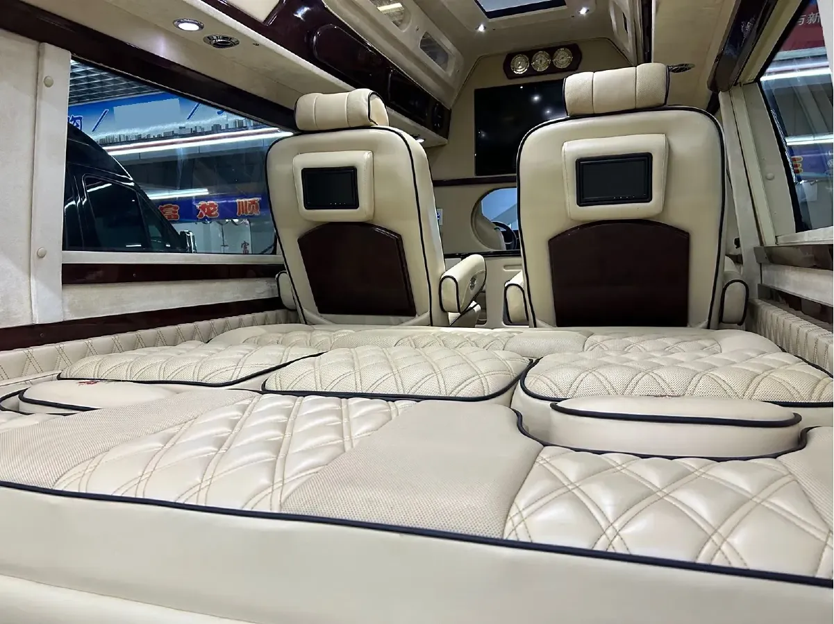 2011 Ford E350 5.4L 258HP V8 5AT,autocango,china used car exporter,china ev exporter,chinese used car exporter,chinese used ev exporter