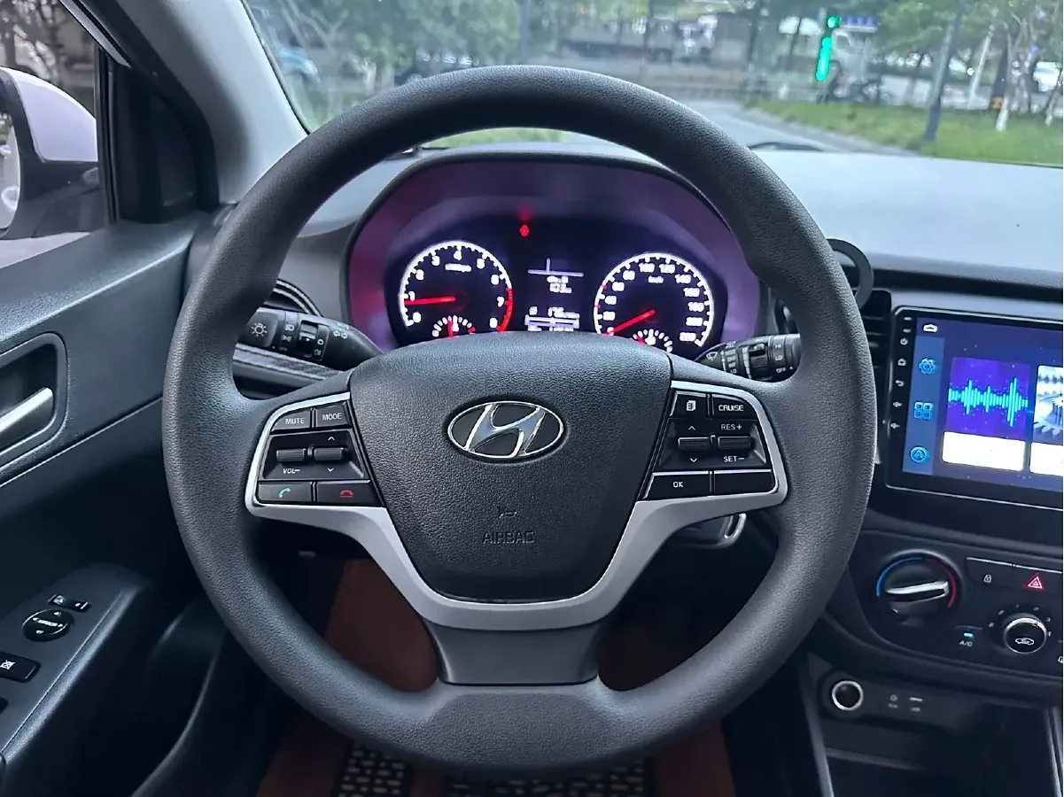 2017 Hyundai Verna RV 1.4L 100HP L4 6MT,autocango,china used car exporter,china ev exporter,chinese used car exporter,chinese used ev exporter