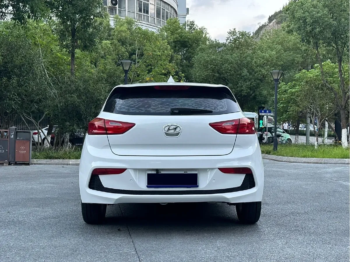 2017 Hyundai Verna RV 1.4L 100HP L4 6MT,autocango,china used car exporter,china ev exporter,chinese used car exporter,chinese used ev exporter