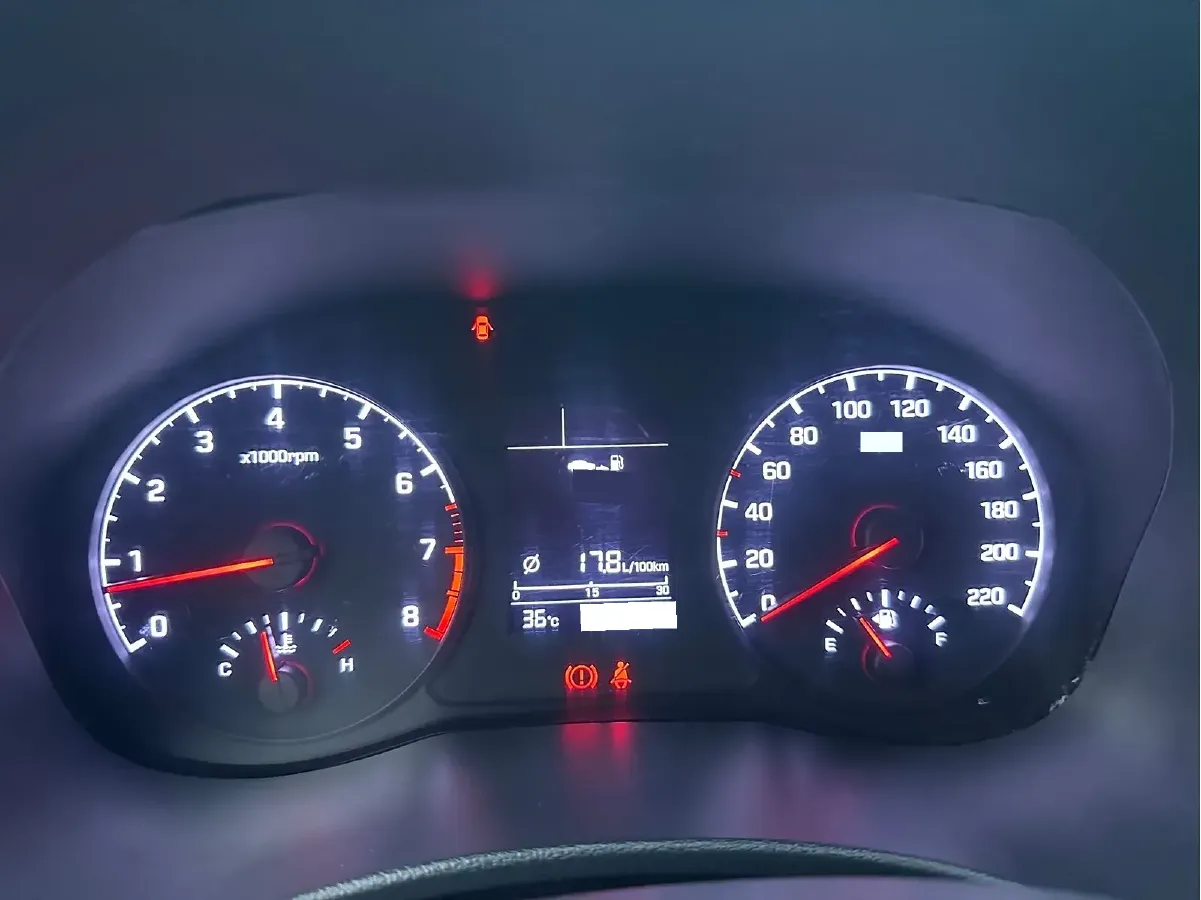 2017 Hyundai Verna RV 1.4L 100HP L4 6MT,autocango,china used car exporter,china ev exporter,chinese used car exporter,chinese used ev exporter