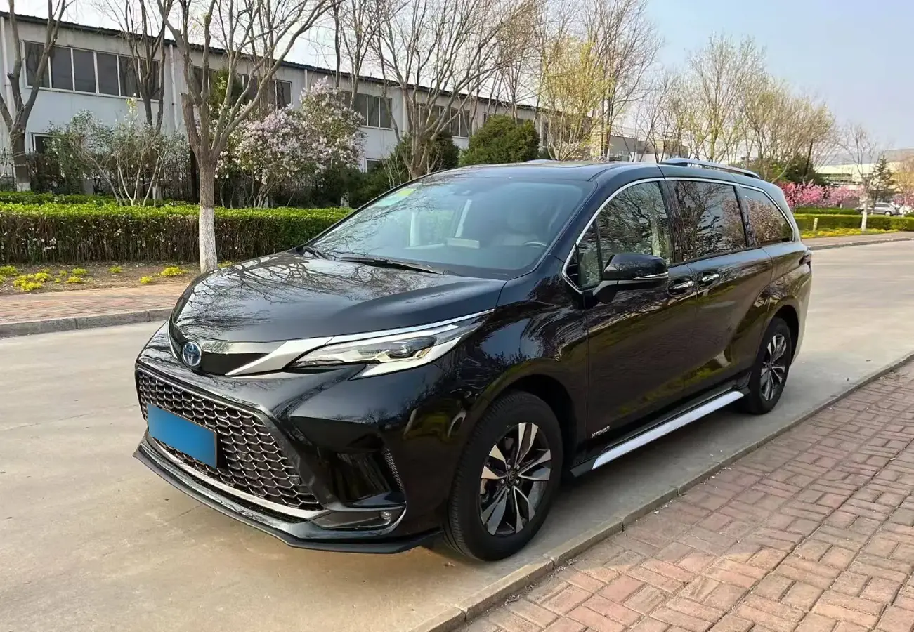 2024 Toyota Granvia 2.5L 189HP L4 E-CVT Hybrid