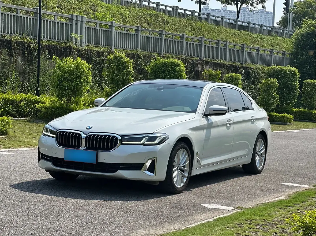 2022 BMW 5 Series 2.0T 184HP L4 8AT