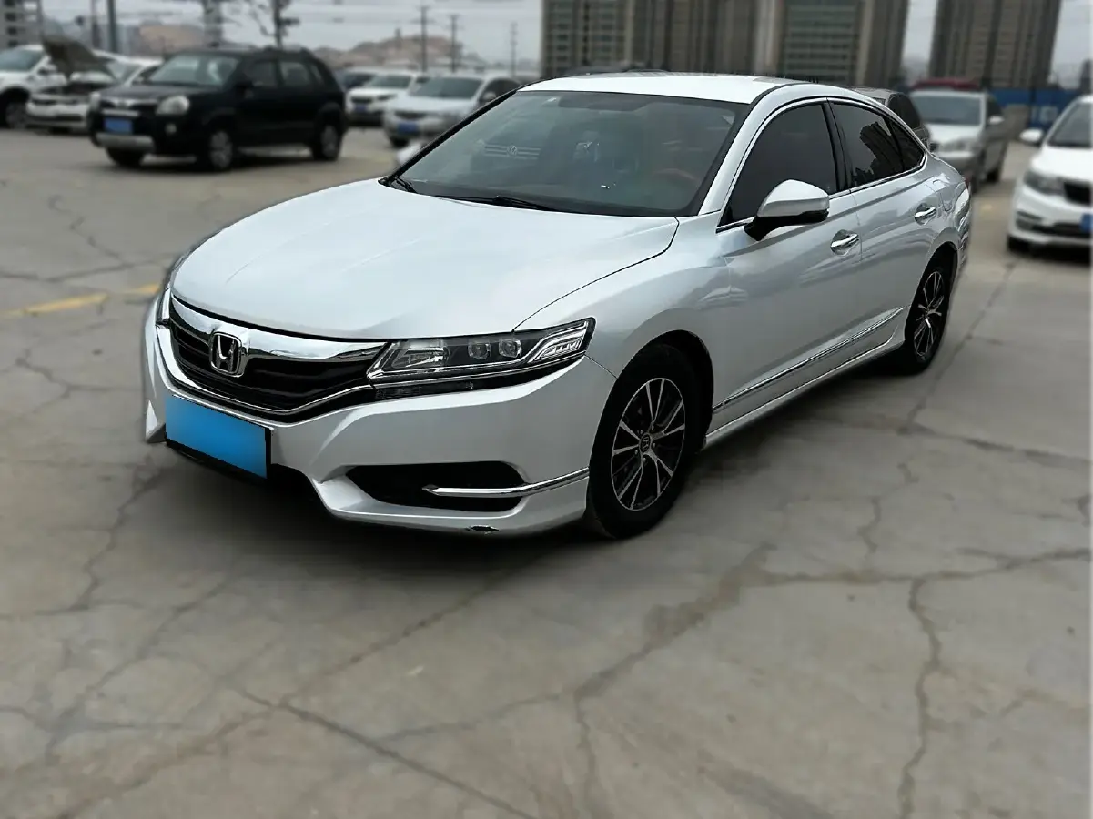 2015 Honda Spirior 2.0L 155HP L4 CVT