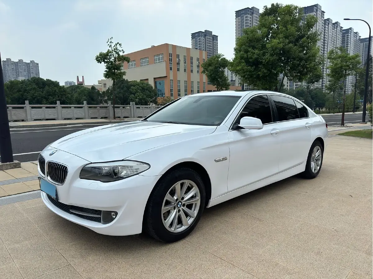 2013 BMW 5 Series 2.0T 184HP L4 8AT