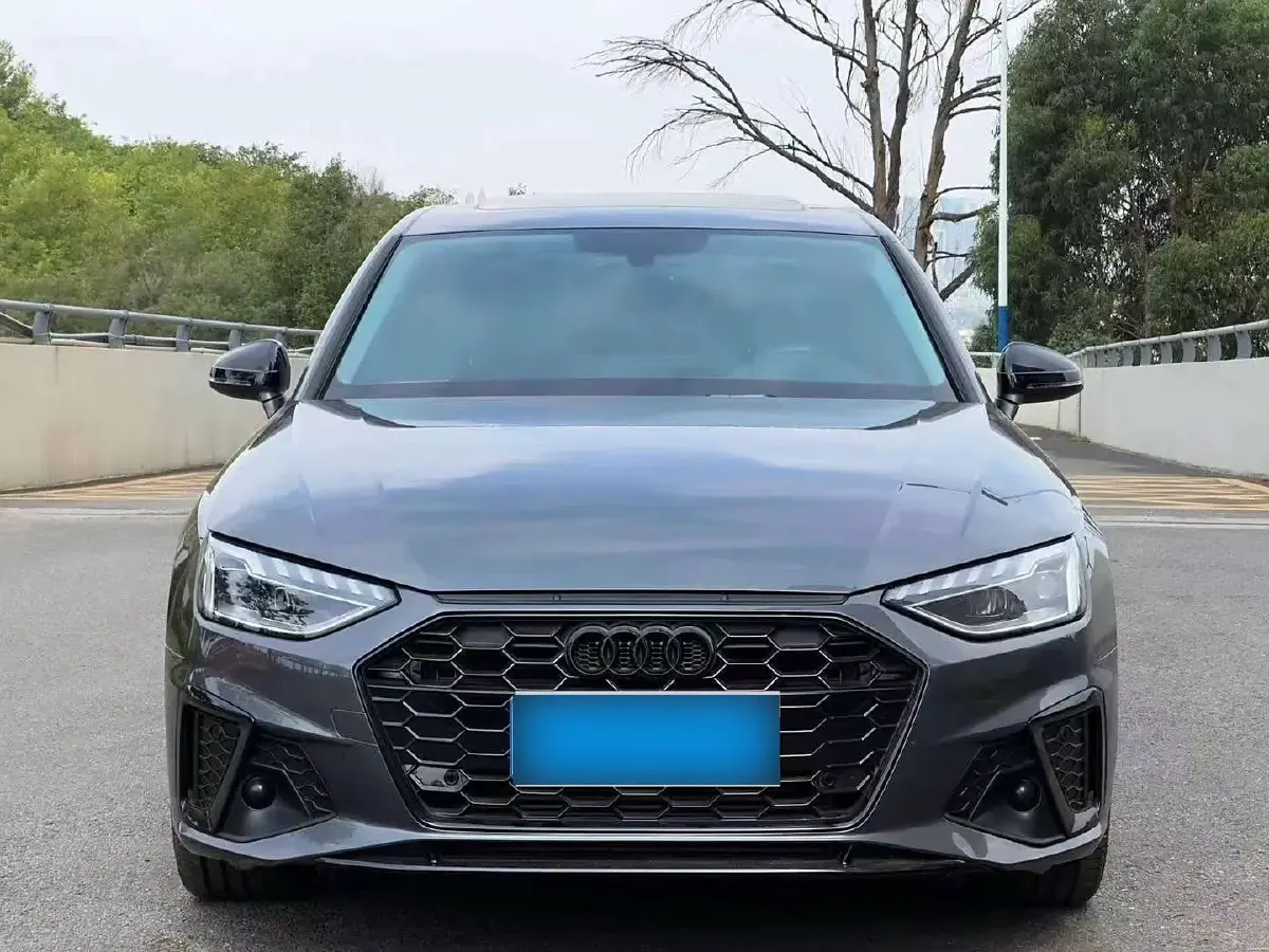 2022 Audi A4L 2.0T 190HP L4 7DCT