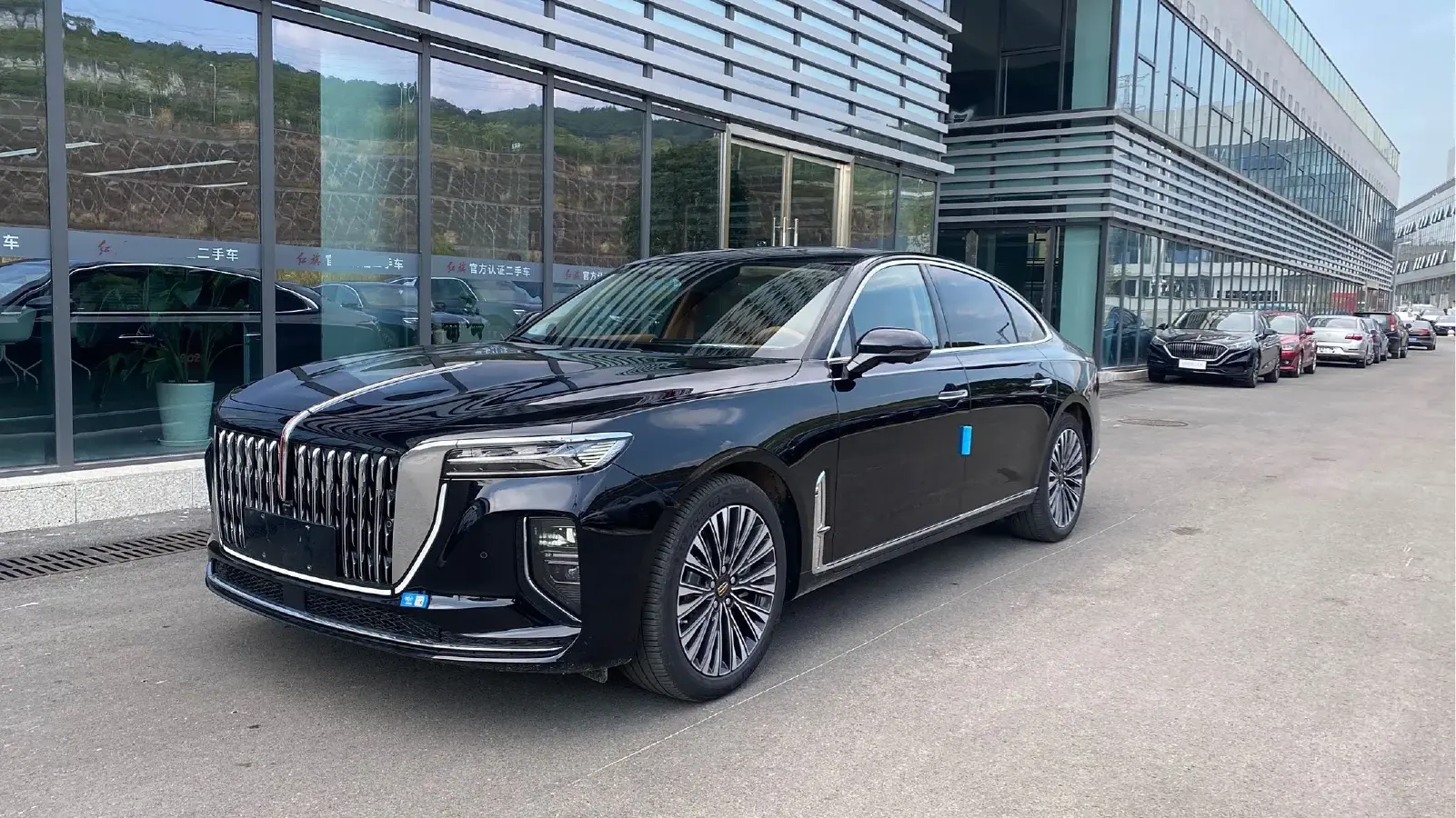 2024 HongQi H9 2.0T 252HP L4 7DCT