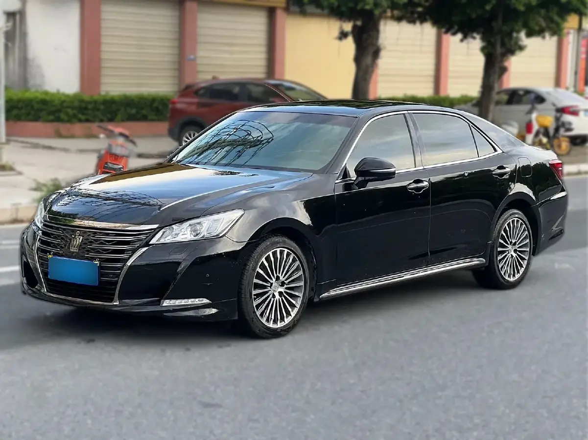 2018 Toyota Crown 2.0T 235HP L4 8AT