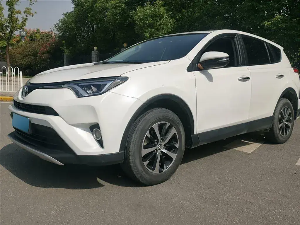 2016 Toyota RAV4 2.0L 151HP L4 CVT