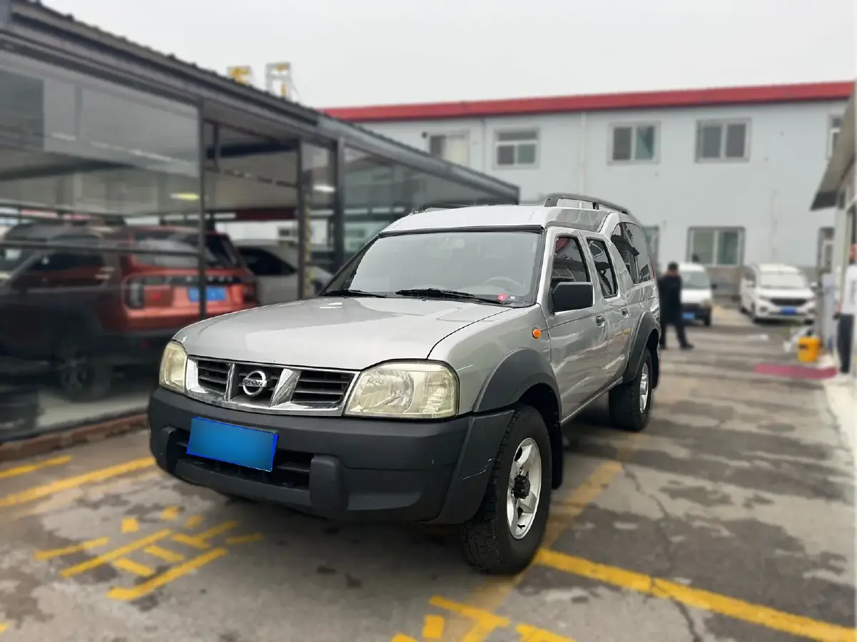 2013 Nissan Paladin 2.4L 150HP L4 5MT