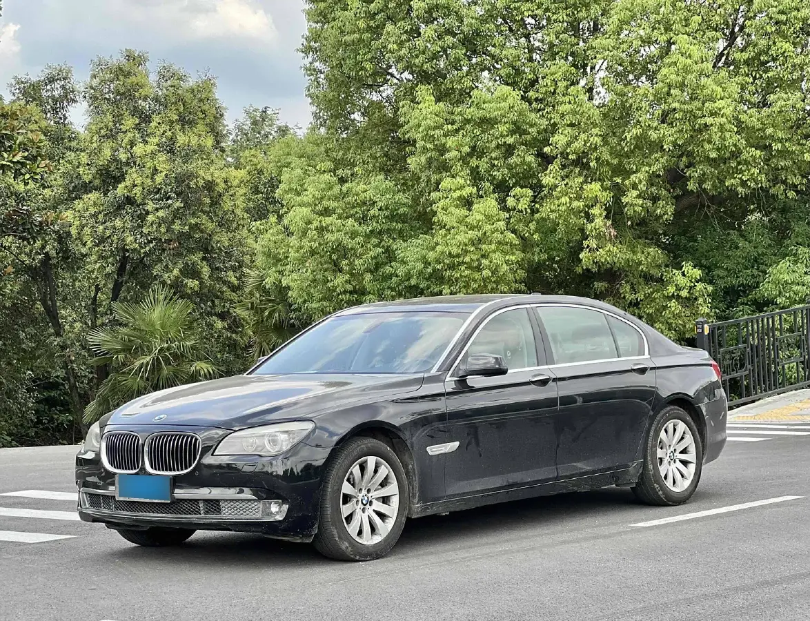 2009 BMW 7 Series 3.0T 326HP L6 6AT