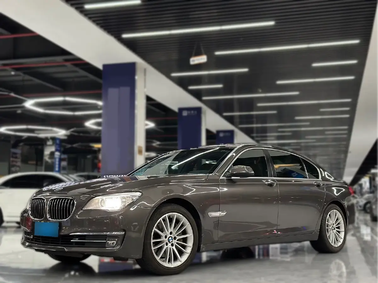 2013 BMW 7 Series 3.0T 320HP L6 8AT