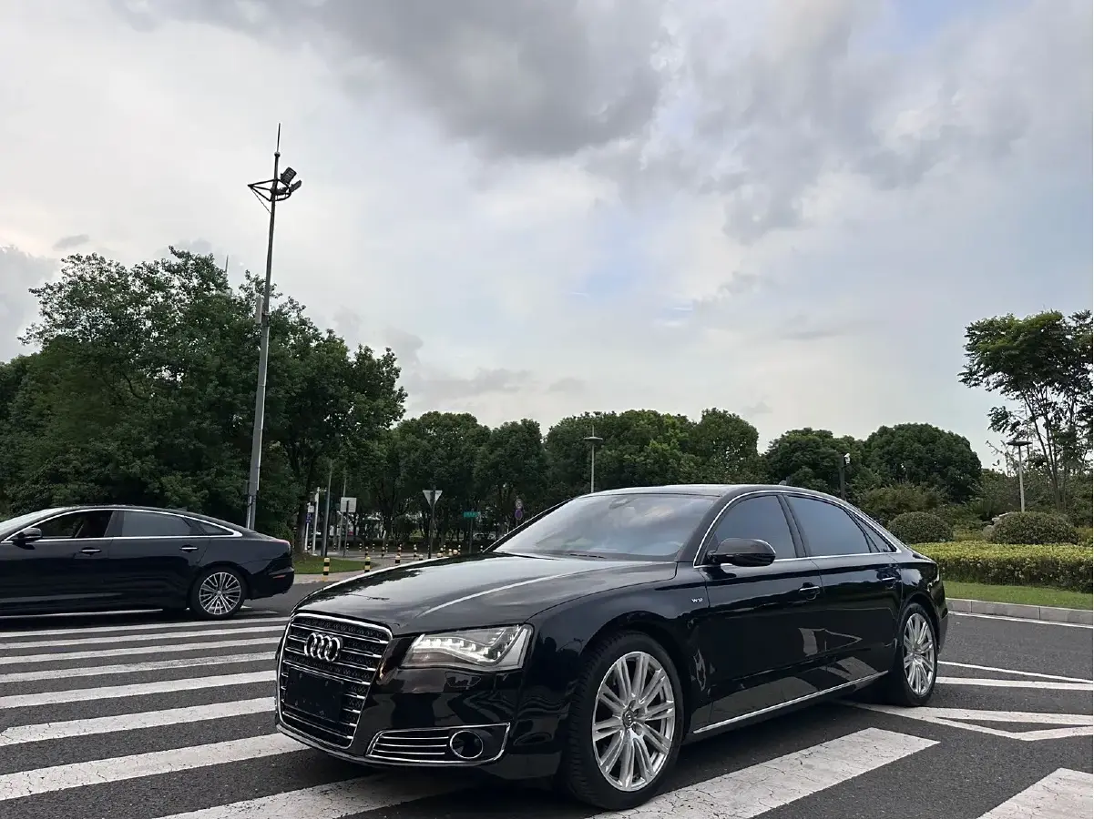 2012 Audi A8 6.3L 500HP W12 8AT
