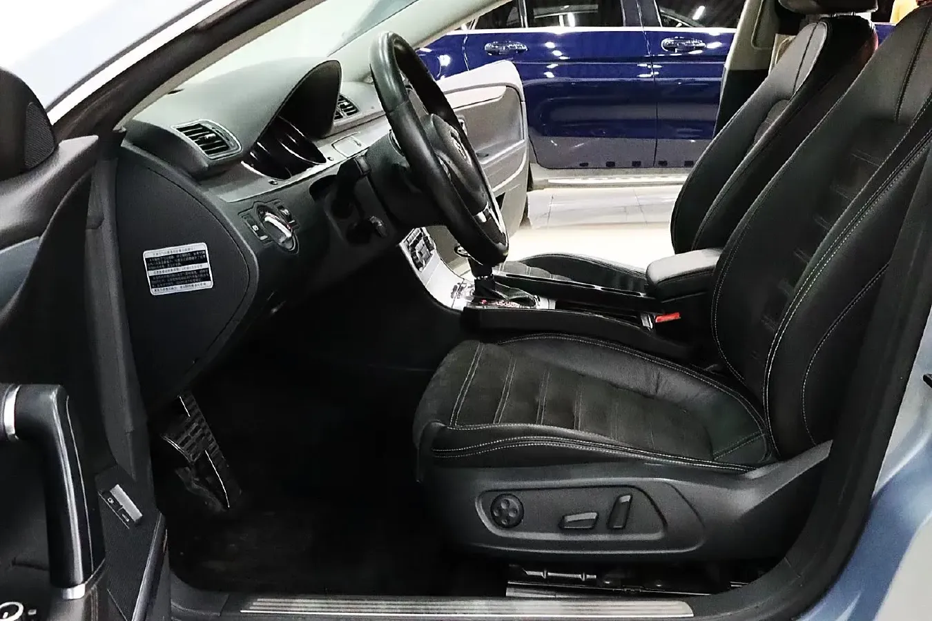 2010 Volkswagen CC 2.0T 200HP L4 6DCT,autocango,china used car exporter,china ev exporter,chinese used car exporter,chinese used ev exporter