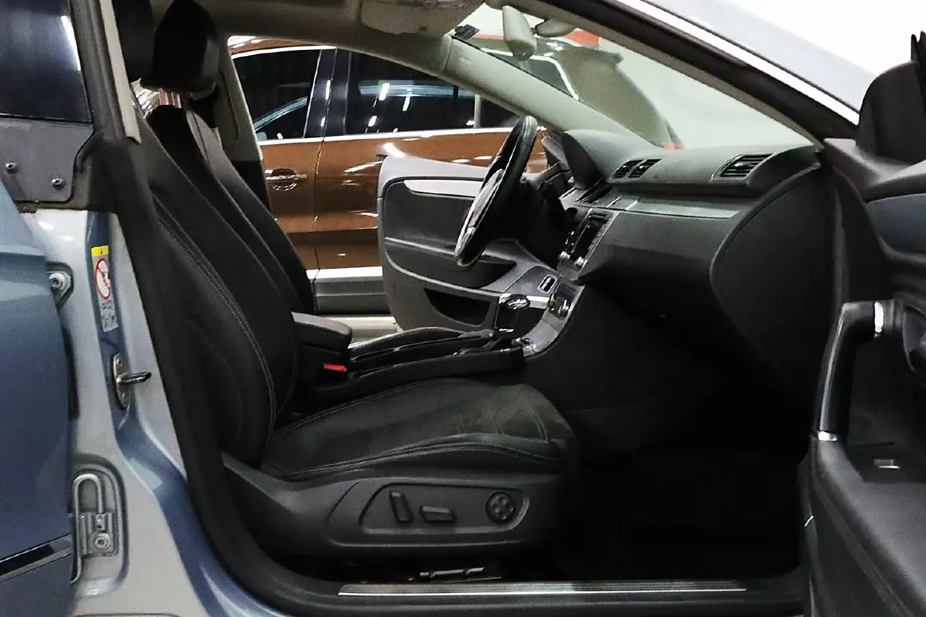 2010 Volkswagen CC 2.0T 200HP L4 6DCT,autocango,china used car exporter,china ev exporter,chinese used car exporter,chinese used ev exporter