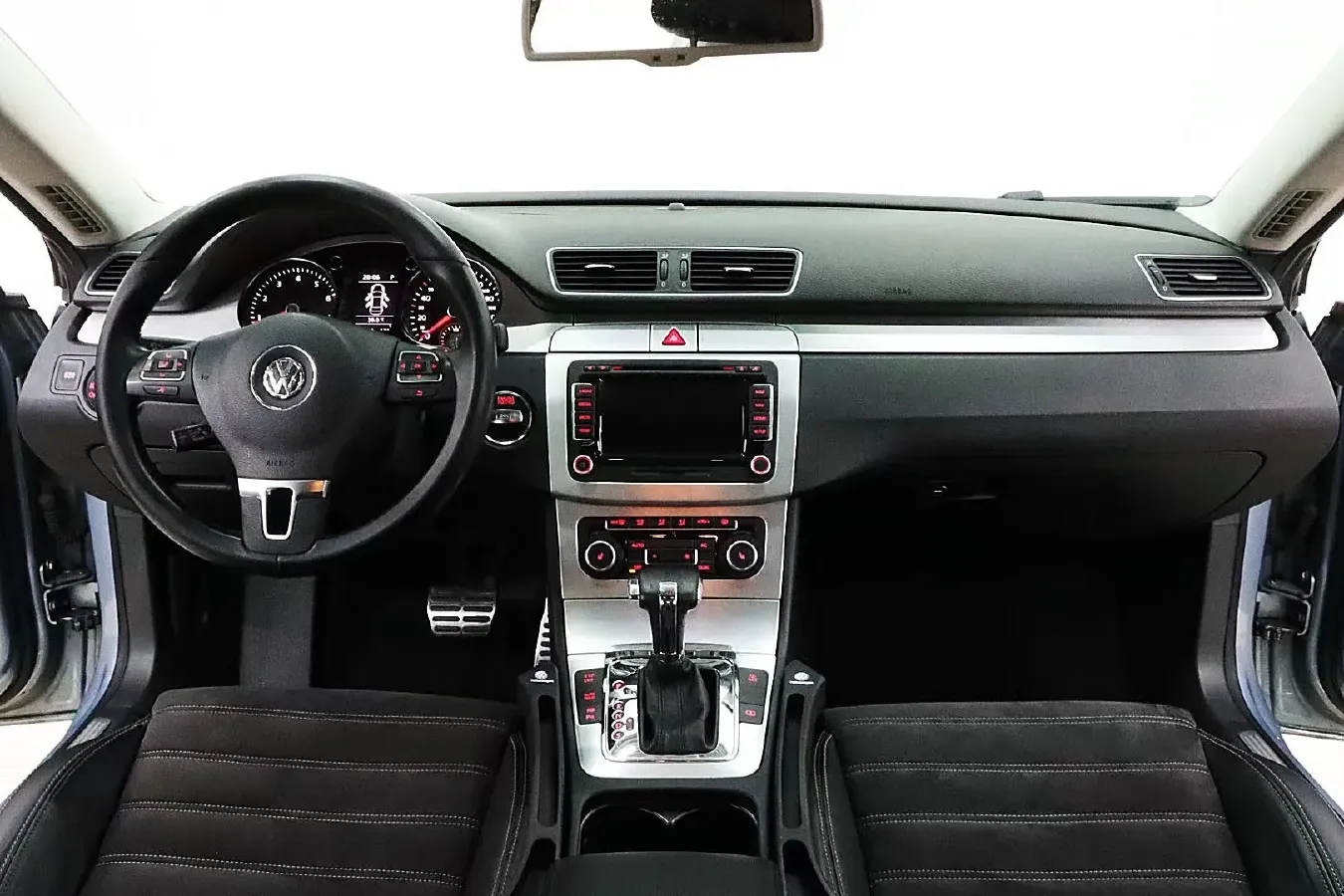 2010 Volkswagen CC 2.0T 200HP L4 6DCT,autocango,china used car exporter,china ev exporter,chinese used car exporter,chinese used ev exporter