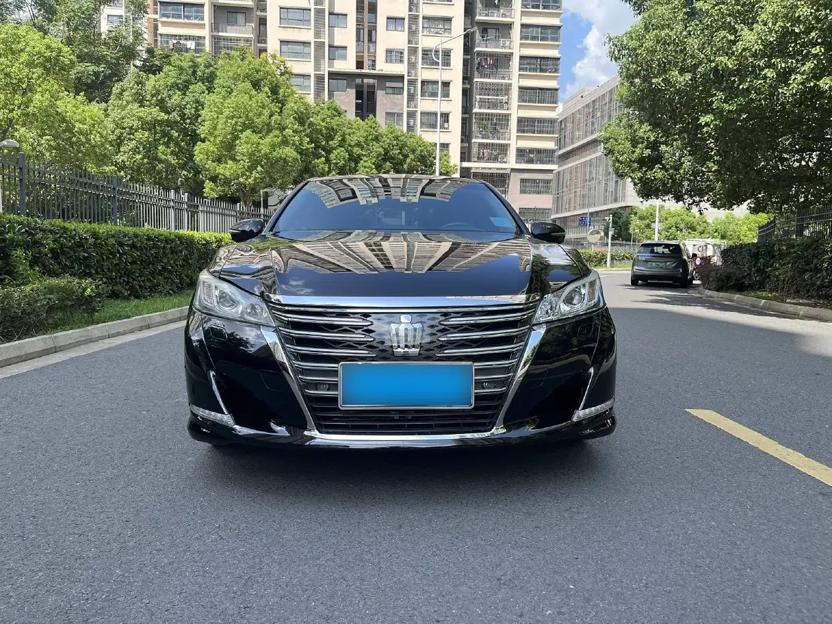 2015 Toyota Crown 2.5L 193HP V6 6AT