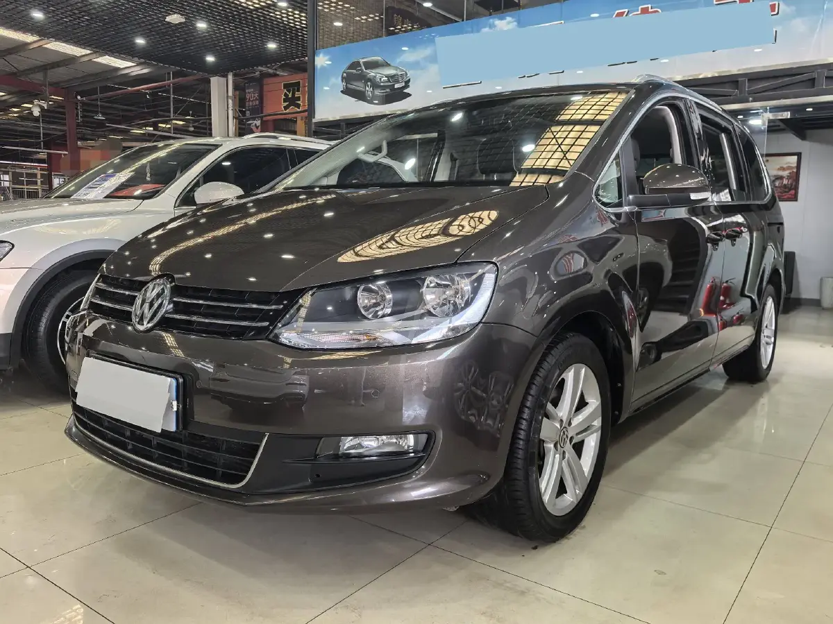 2016 Volkswagen Sharan 2.0T 220HP L4 6DCT