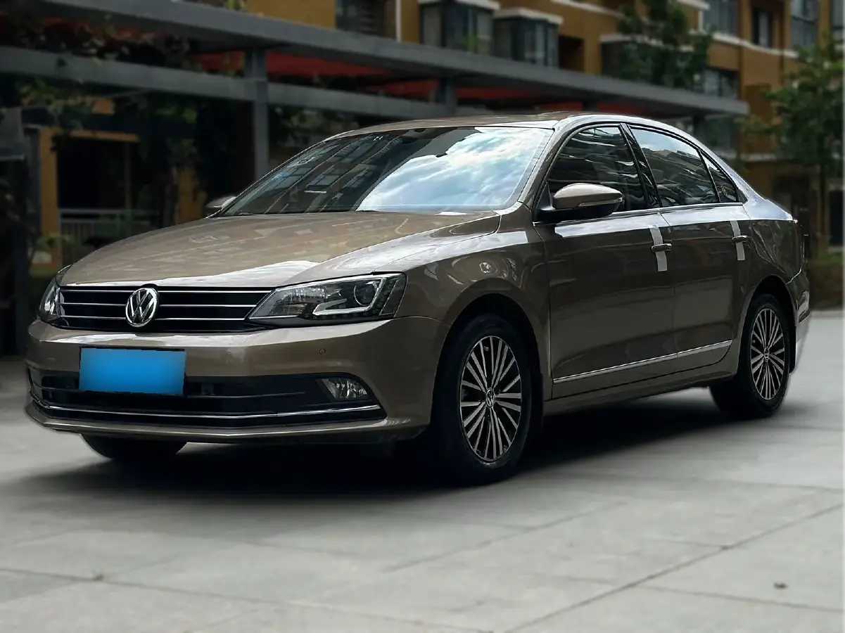 2017 Volkswagen Sagitar 1.4T 131HP L4 7DCT