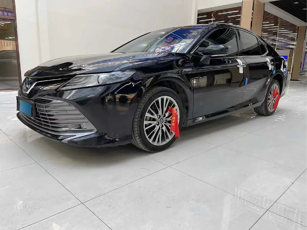 2019 Toyota Camry 2.5L 178HP L4 E-CVT Hybrid