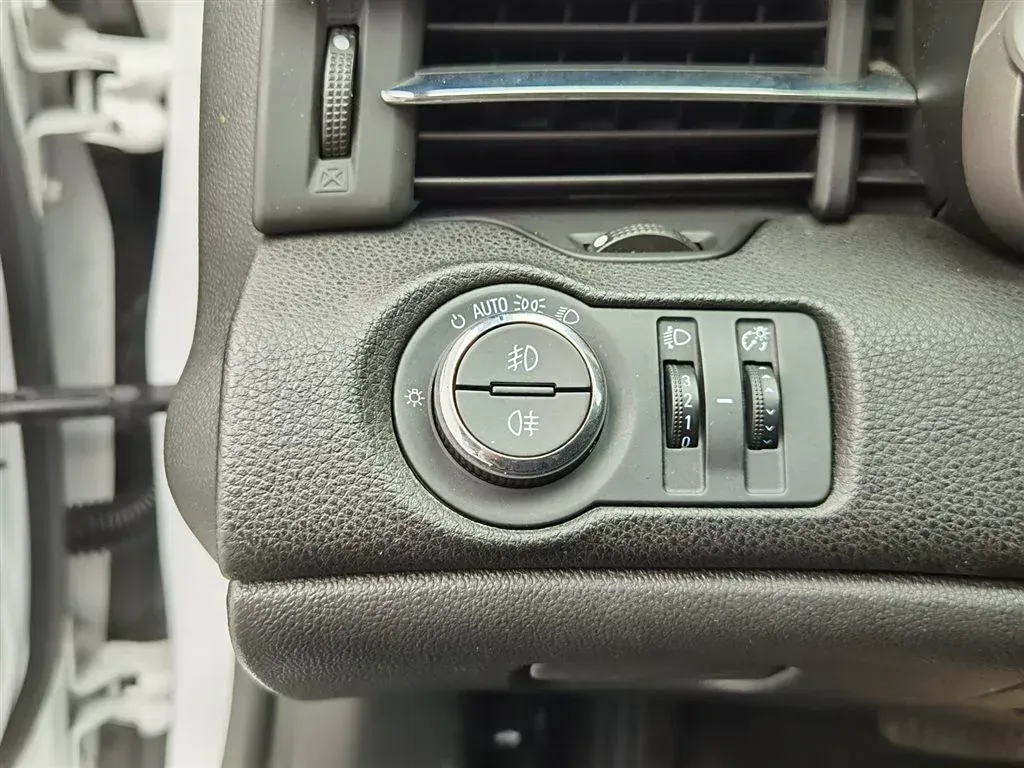 2013 Chevrolet Malibu 1.6T 184HP L4 6AT,autocango,china used car exporter,china ev exporter,chinese used car exporter,chinese used ev exporter