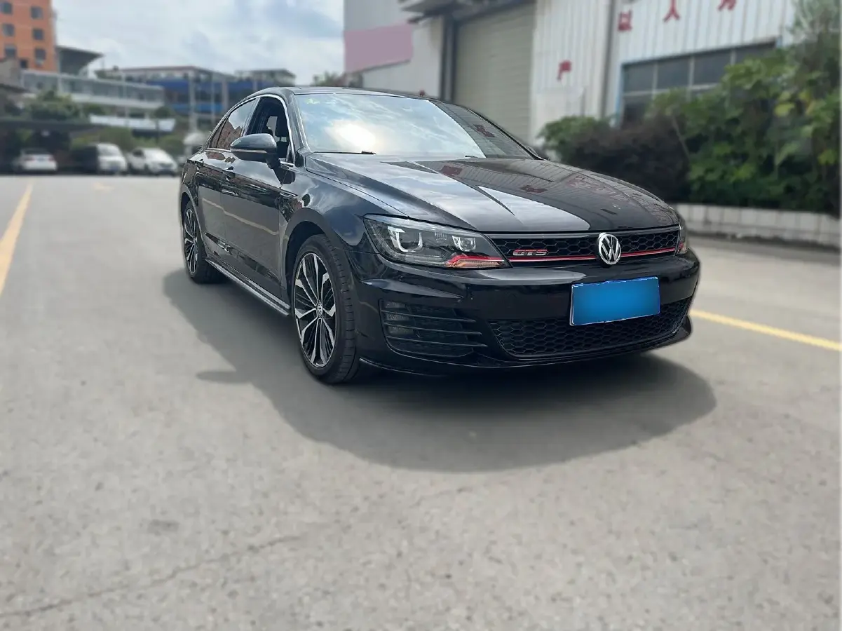 2017 Volkswagen Lamando 2.0T 220HP L4 7DCT
