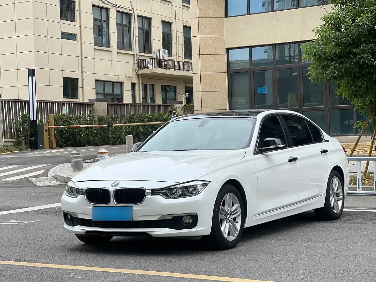 2016 BMW 3 Series 2.0T 184HP L4 8AT