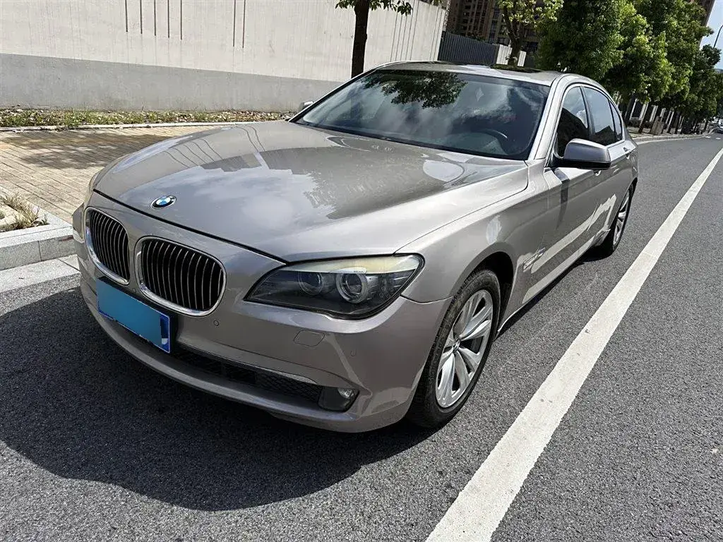 2011 BMW 7 Series 3.0L 258HP L6 6AT